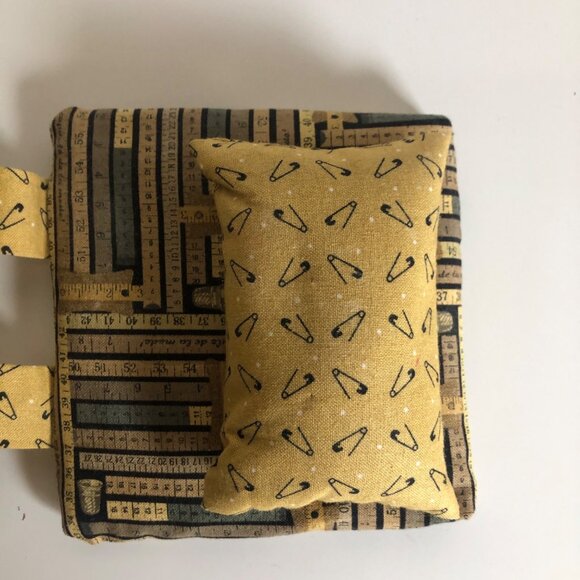 Armchair Pincushion Caddy Sewing Themed Fabric Sewing Quilting Craft Tool Caddy - Picture 8 of 8